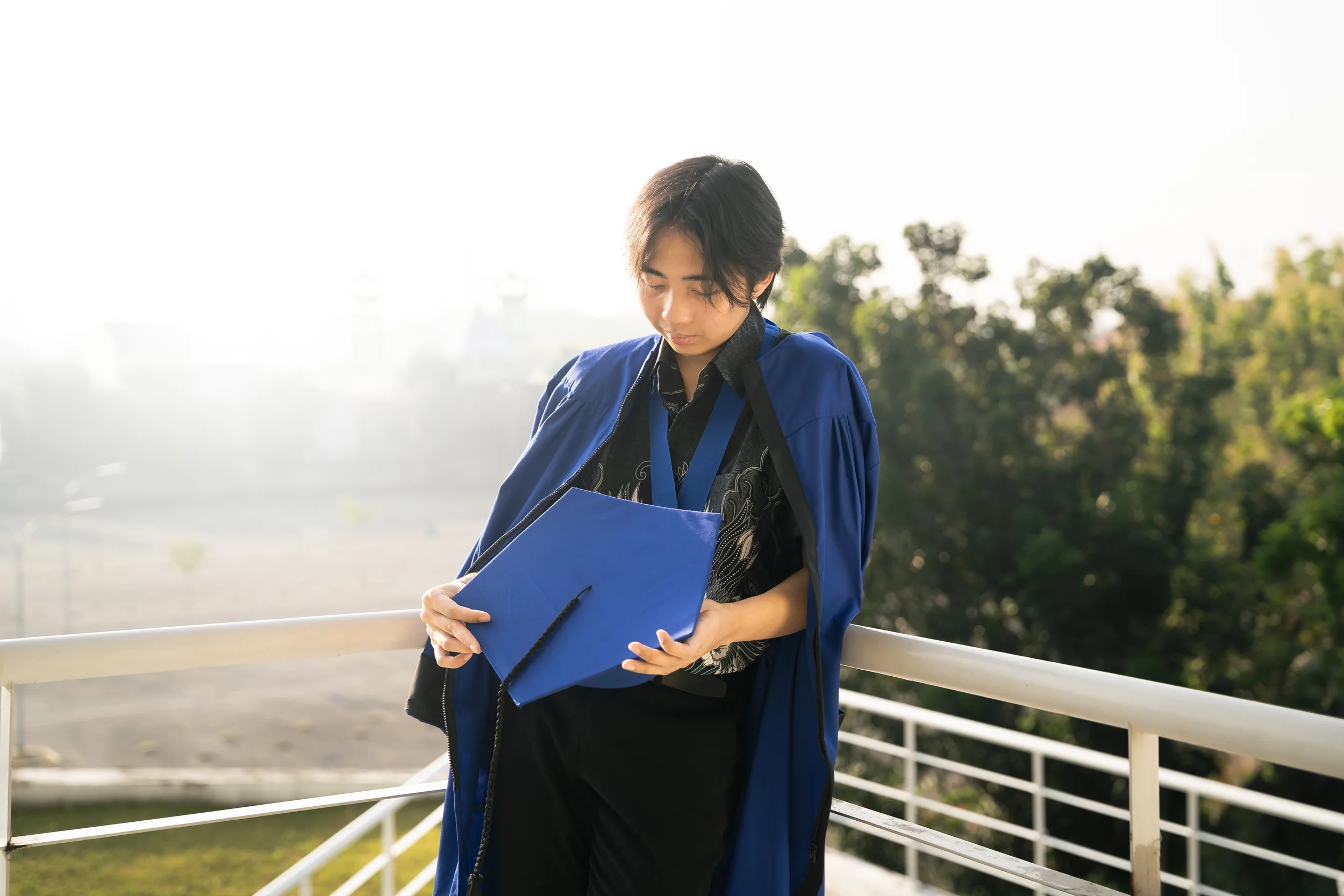 Solo portrait graduation photo Petra Surabaya — Kevin Oey Dinata by Stefanoes Visual