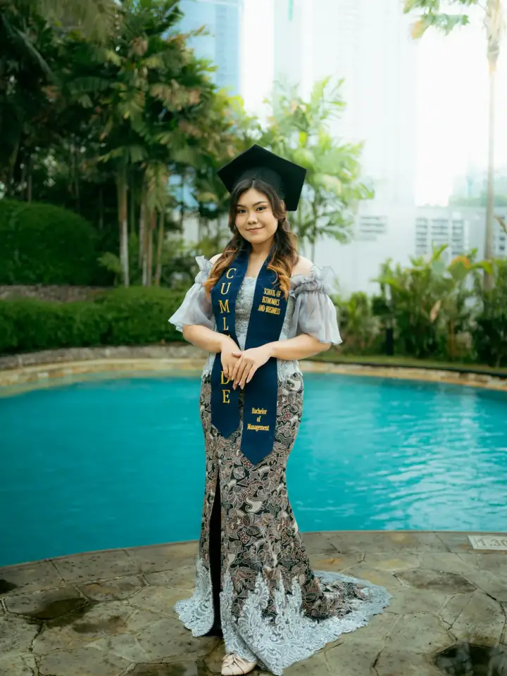 Graduation photographer Surabaya — Siska at Widya Kartika University, by Stefanoes Visual