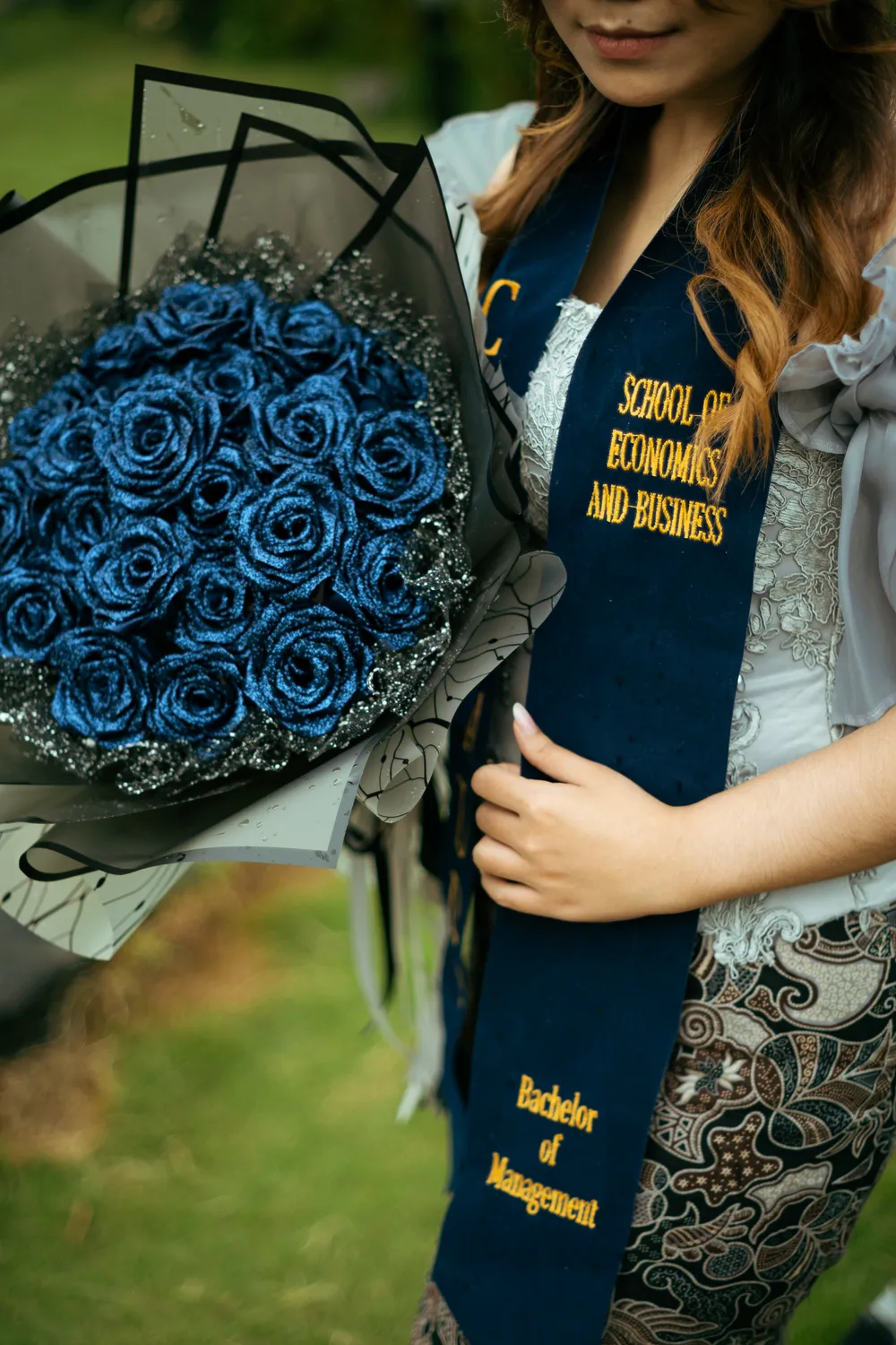 Candid graduation moment, Widya Kartika University Surabaya — graduation photographer Surabaya by Stefanoes Visual