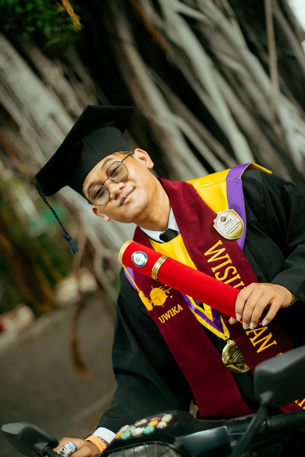 Candid graduation moment, Widya Kartika University Surabaya — Widya Kartika graduation photographer