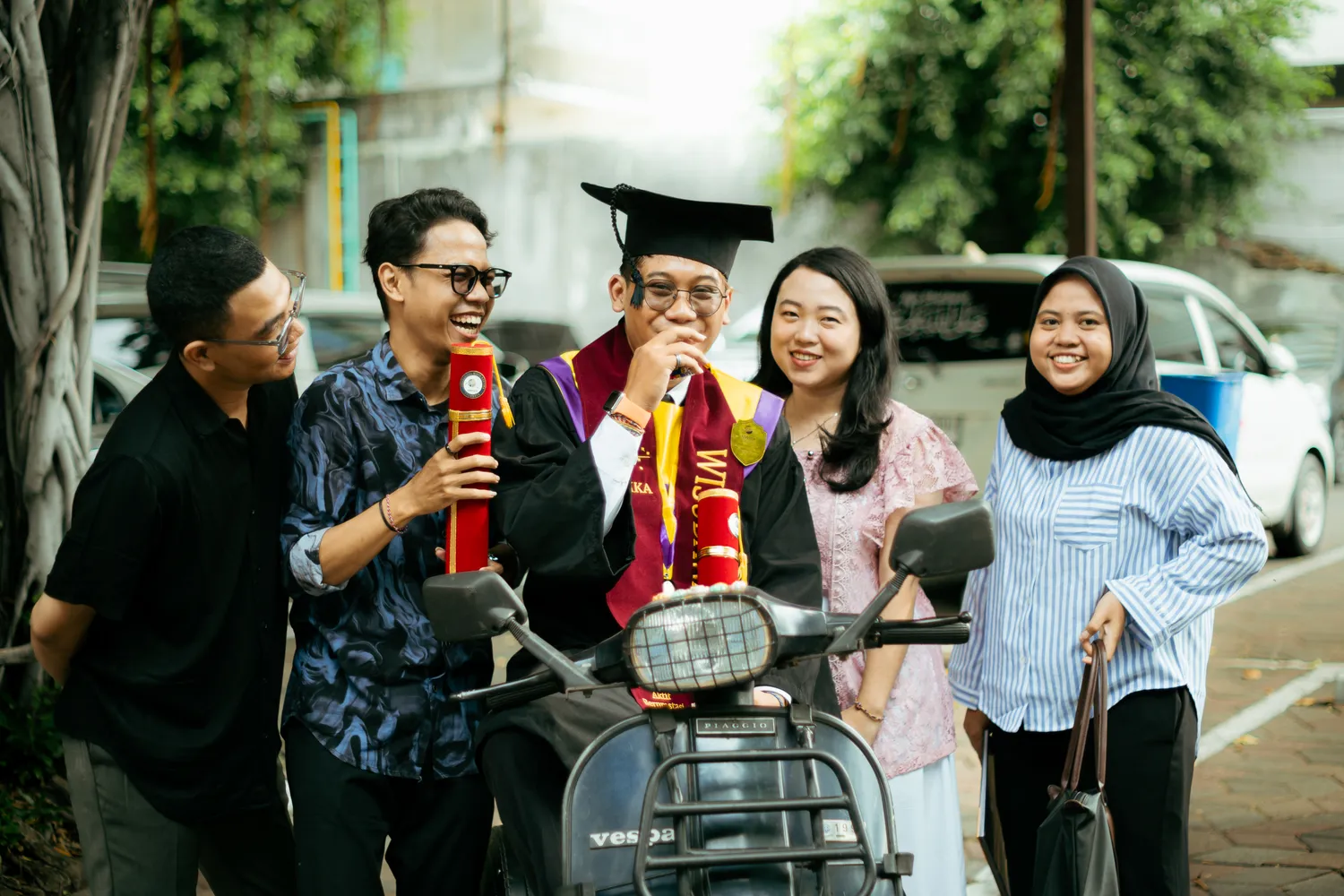 Family portrait session, Widya Kartika graduation Surabaya — Widya Kartika graduation photographer